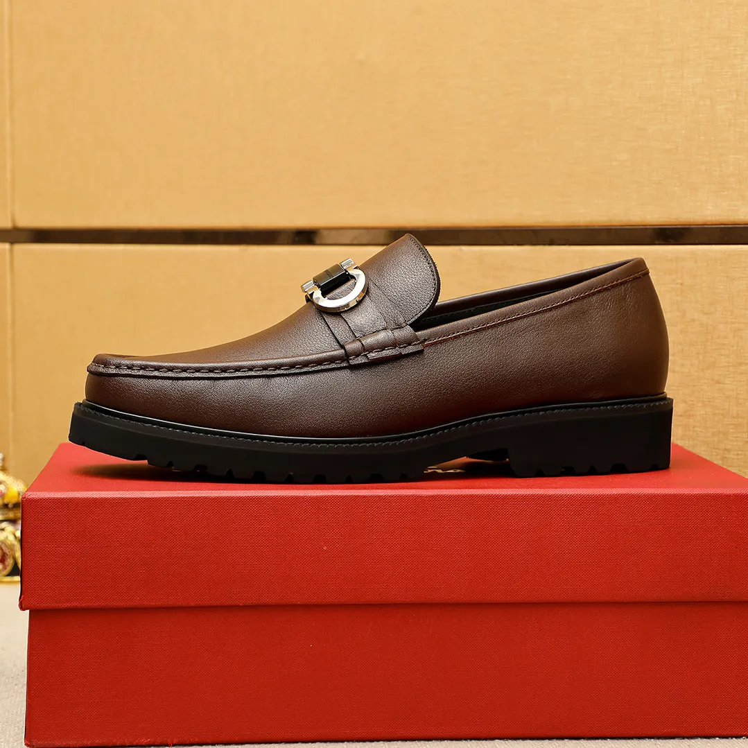 Men's shoes 💰560 💐 Product trademark: Ferragamo "Ferragamo" casual leather shoes Regular size: 38-44 (45.46🉑️customized) Product materials: Selected imported first-layer calfskin upper + original hardware buckle, imported water-dyed cowhide leather lining. Strong three-dimensional visual effect, original outsole color: 1⃣️color optional